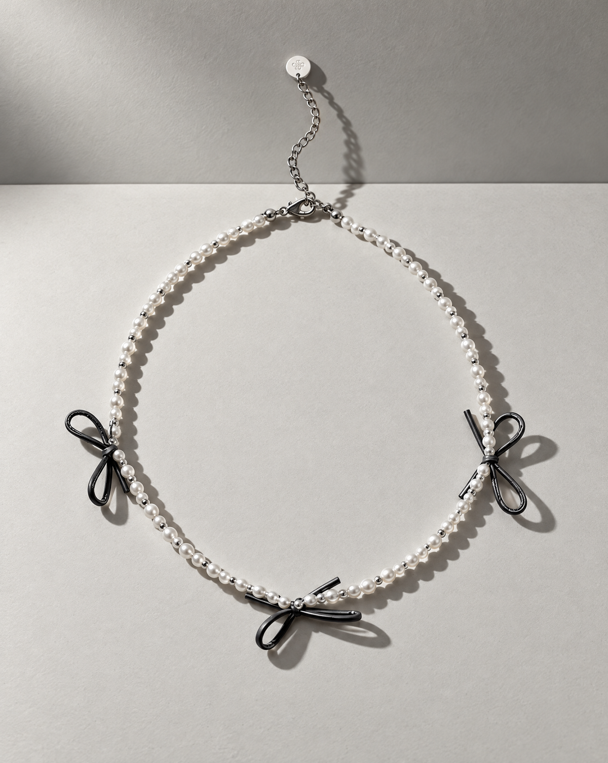 @Necklace Grey Bows